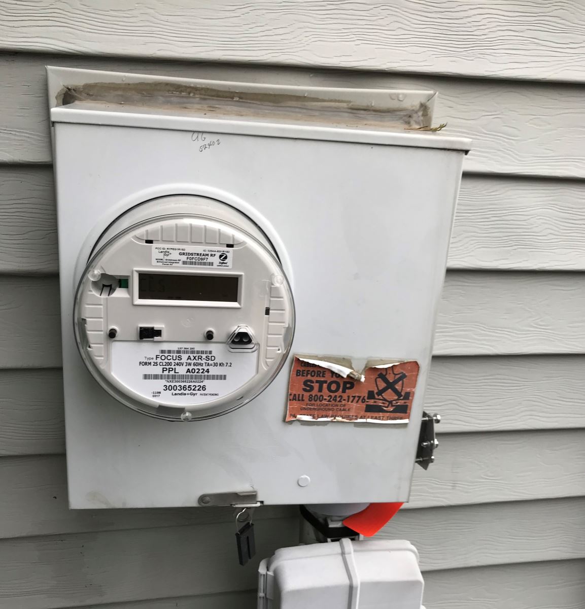 What is Backstabbing a Receptacle or Switch and why is it important to hire  an electrician that does not use this method of wiring?, Lancaster, PA